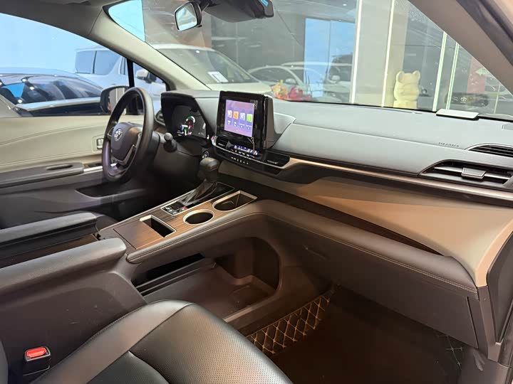 Фото 6 - Toyota Sienna