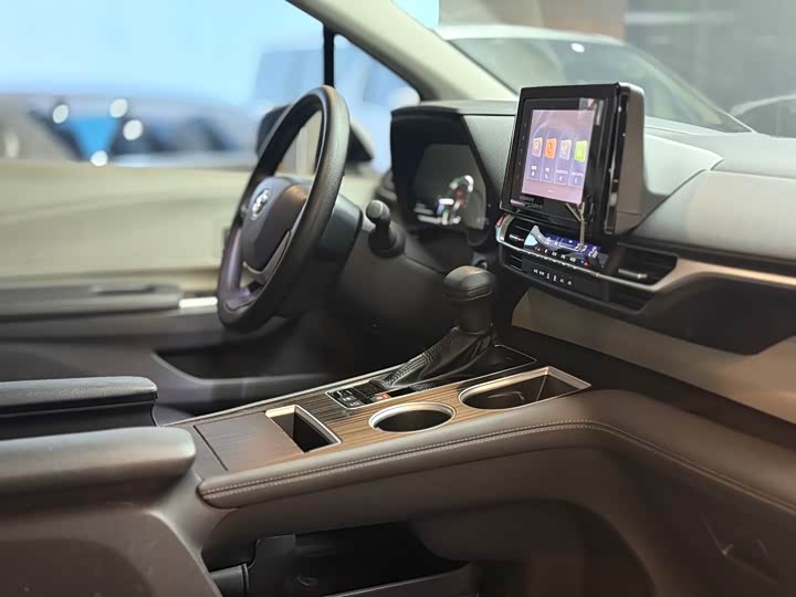 Фото 7 - Toyota Sienna