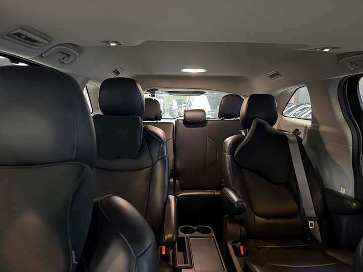 Фото 8 - Toyota Sienna