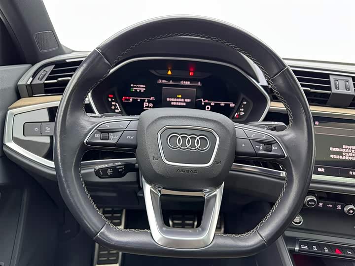 Фото 9 - Audi Q3