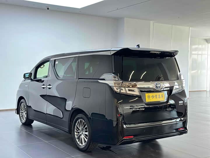 Фото 3 - Toyota Vellfire