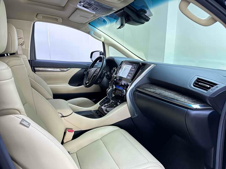 Фото 7 - Toyota Vellfire