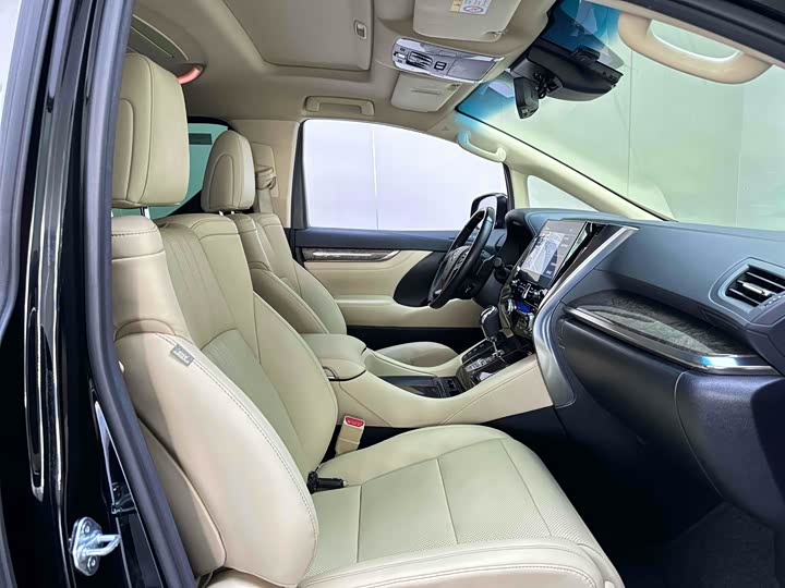 Фото 8 - Toyota Vellfire