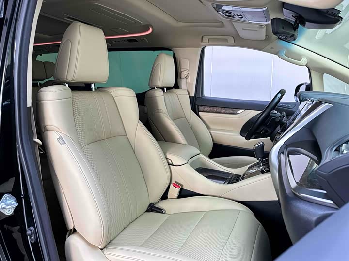 Фото 9 - Toyota Vellfire