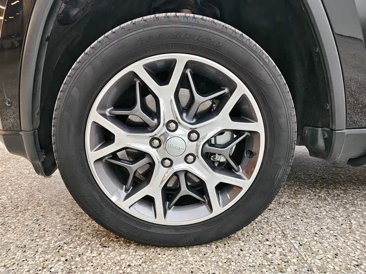 Фото 6 - Jeep Grand Cherokee