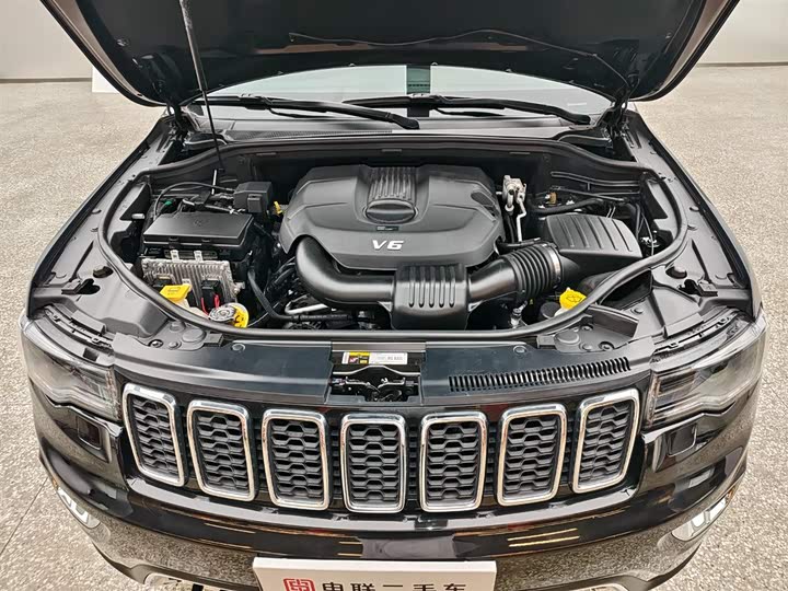 Фото 7 - Jeep Grand Cherokee