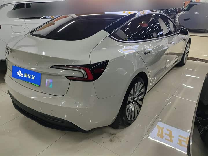 Фото 3 - Tesla Model 3