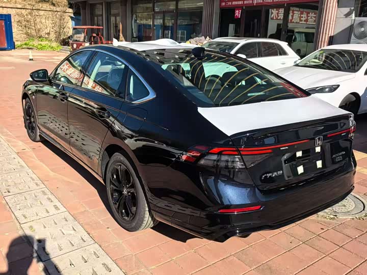 Фото 9 - Honda Accord