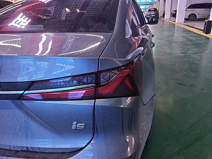 Фото 8 - Roewe i5