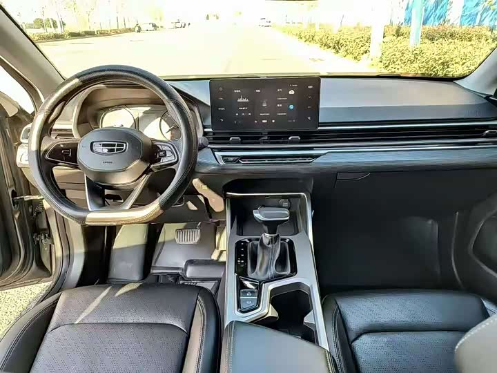 Фото 4 - Geely Emgrand