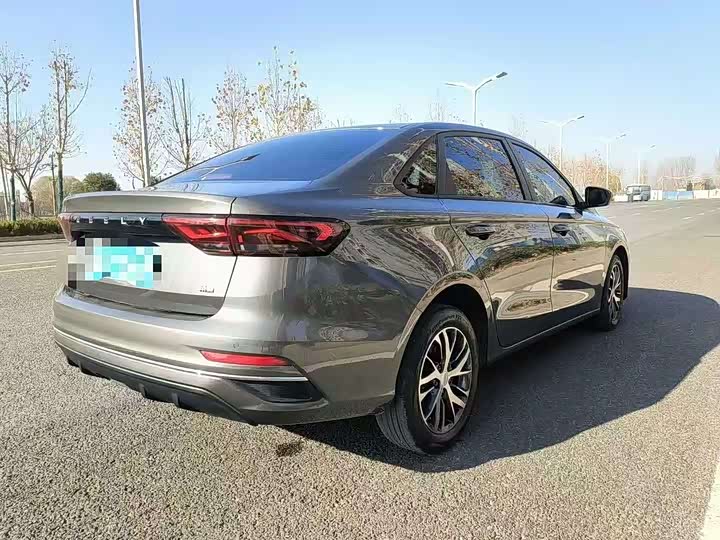 Фото 9 - Geely Emgrand