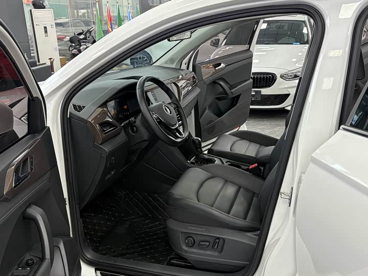 Фото 2 - Volkswagen Tharu