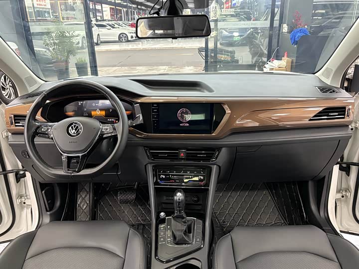 Фото 5 - Volkswagen Tharu