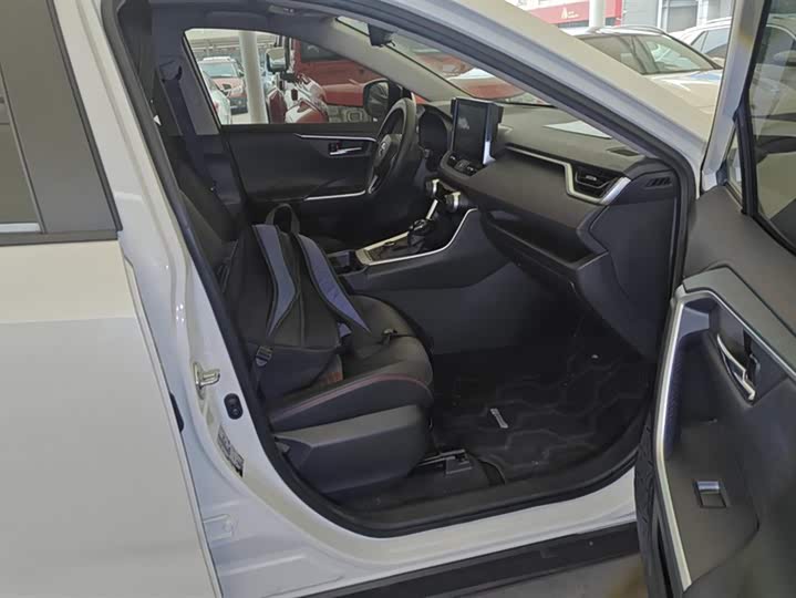 Фото 8 - Toyota RAV4 Hybrid