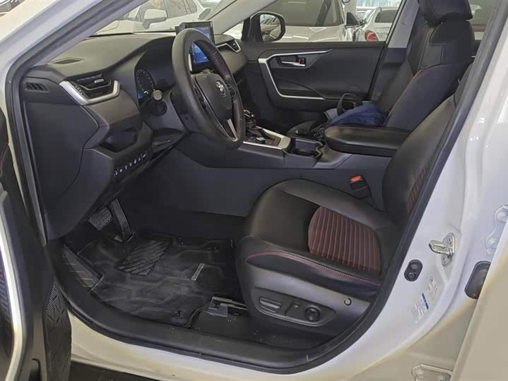 Фото 9 - Toyota RAV4 Hybrid