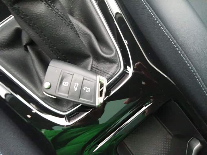 Фото 9 - Volkswagen Tharu