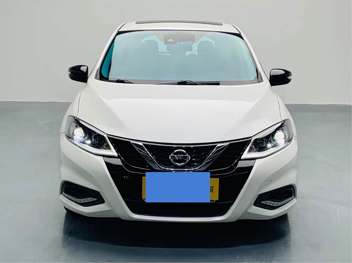 Фото 2 - Nissan Tiida