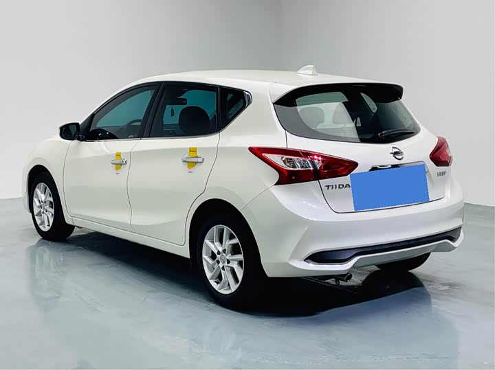 Фото 4 - Nissan Tiida