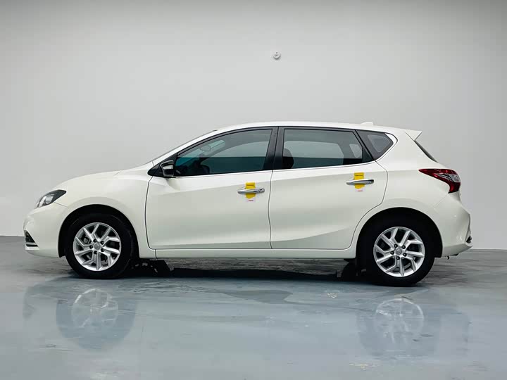 Фото 7 - Nissan Tiida