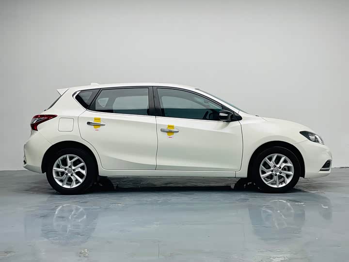 Фото 8 - Nissan Tiida