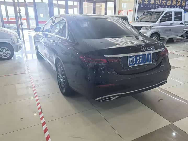 Фото 4 - Mercedes-Benz E-Class