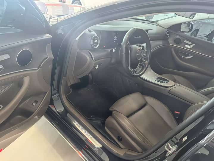 Фото 6 - Mercedes-Benz E-Class