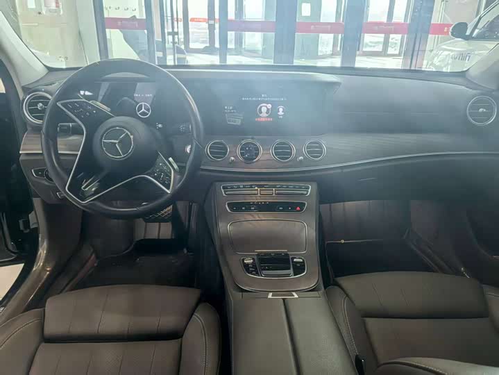 Фото 9 - Mercedes-Benz E-Class