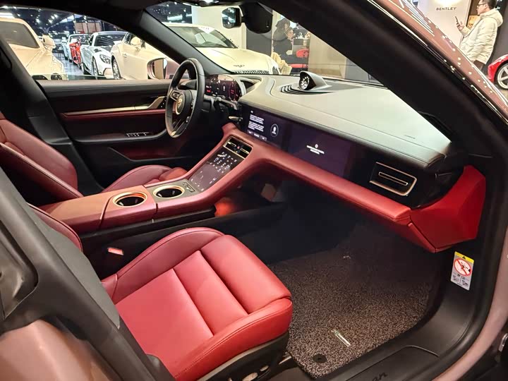 Фото 4 - Porsche Taycan