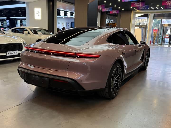 Фото 7 - Porsche Taycan