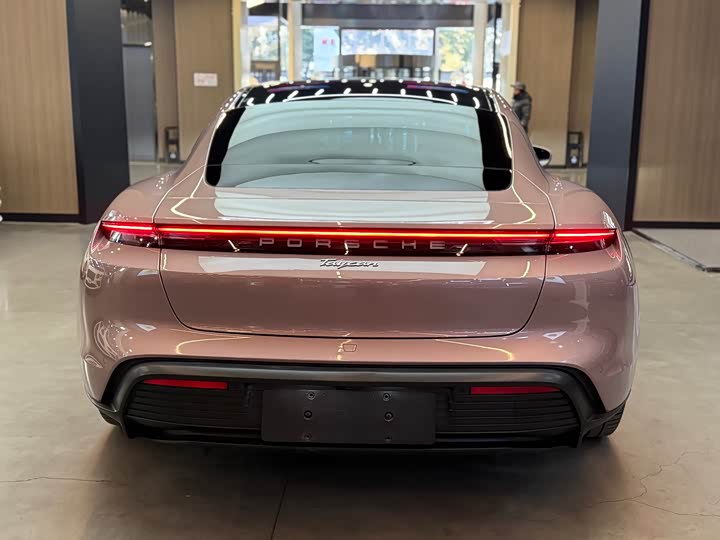 Фото 8 - Porsche Taycan