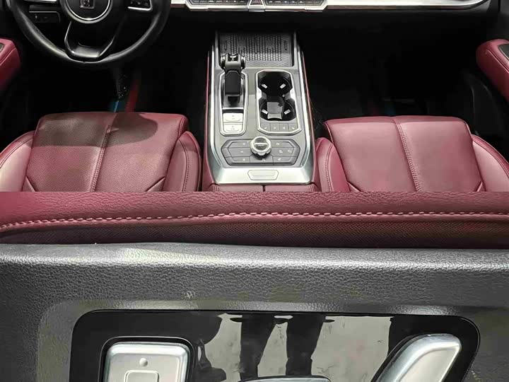 Фото 9 - Tank 400 Hybrid