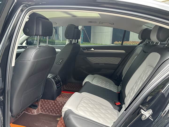 Фото 5 - Volkswagen Magotan