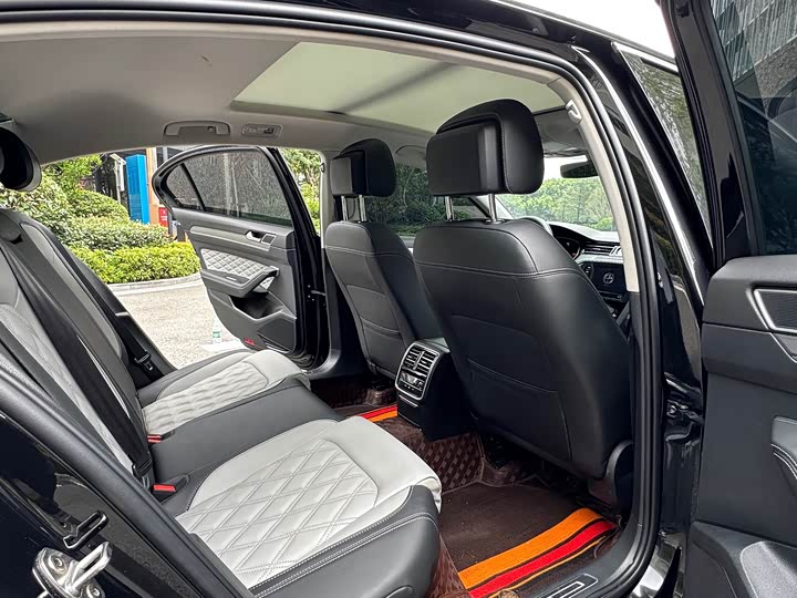 Фото 8 - Volkswagen Magotan