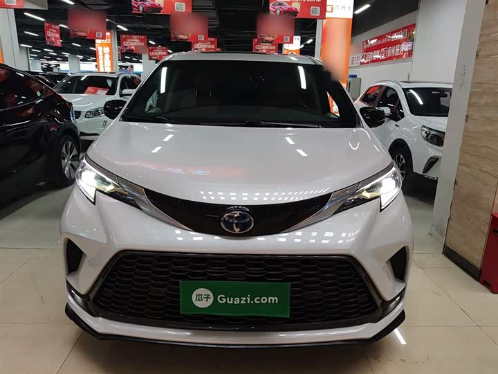 Фото 3 - Toyota Granvia