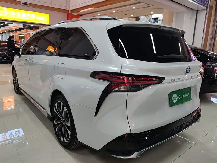 Фото 5 - Toyota Granvia