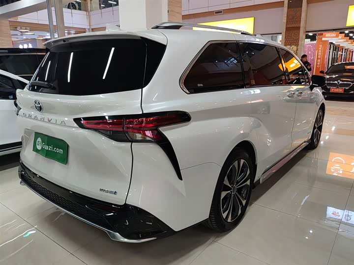 Фото 7 - Toyota Granvia