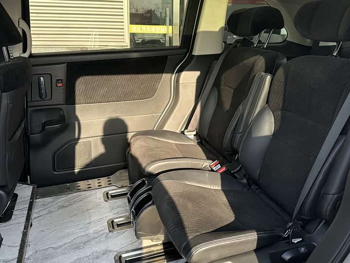 Фото 6 - Honda Elysion