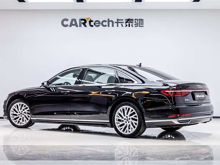 Фото 4 - Audi A8