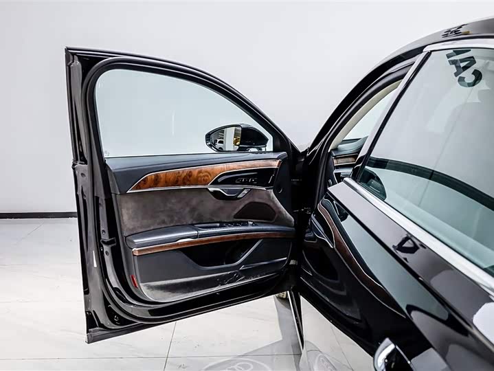 Фото 7 - Audi A8