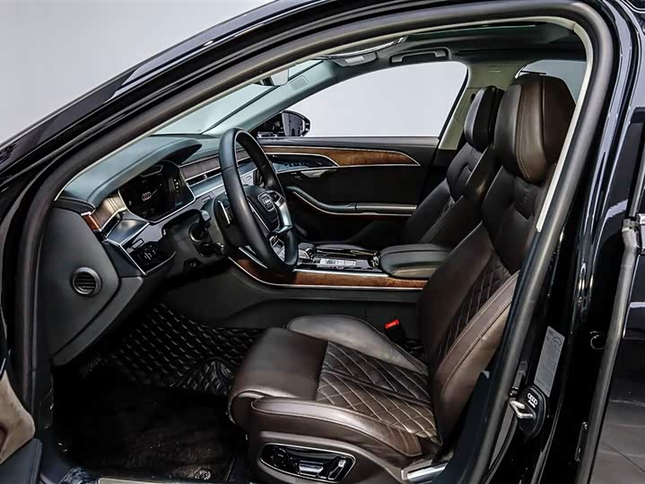 Фото 8 - Audi A8