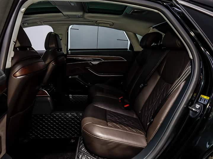 Фото 9 - Audi A8