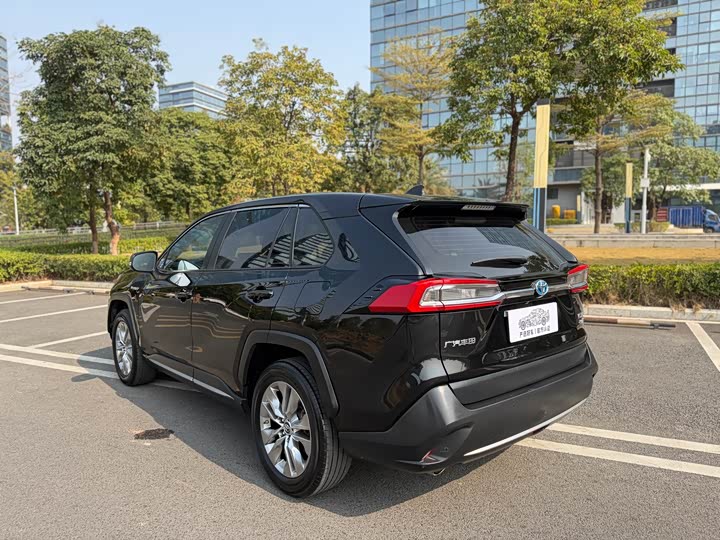 Фото 6 - Toyota Wildlander