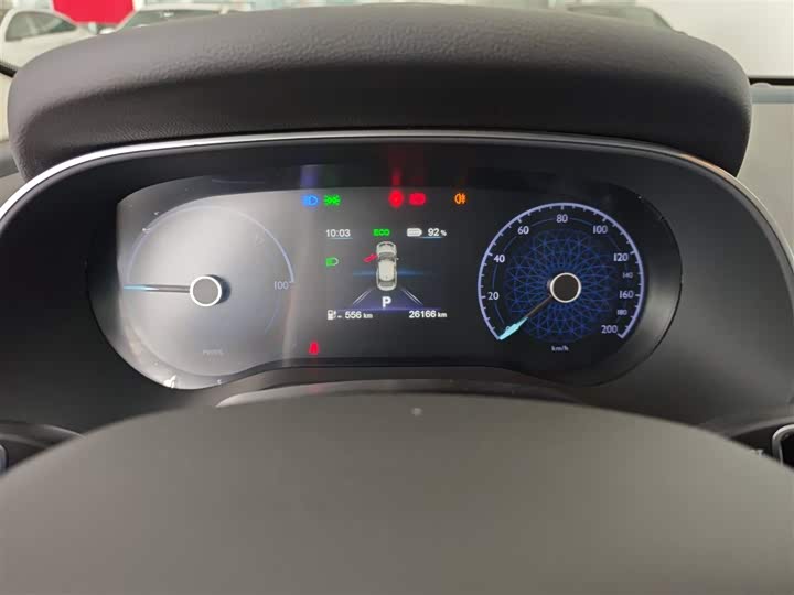 Фото 9 - Hongqi E-QM5