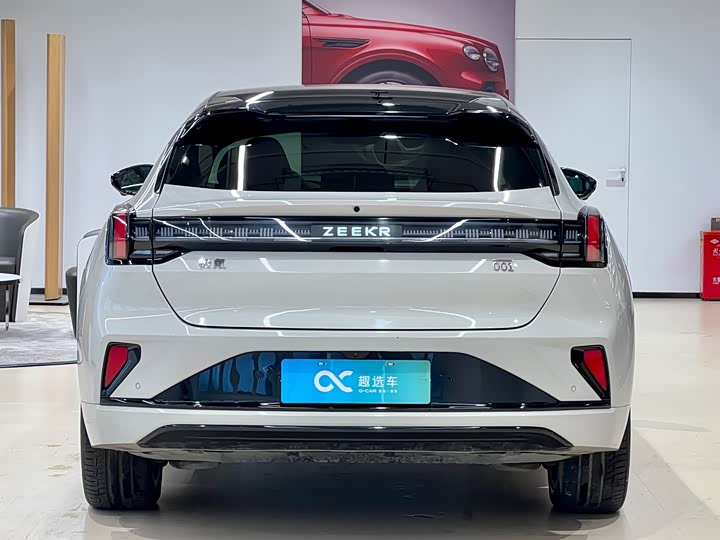 Фото 6 - Zeekr 001