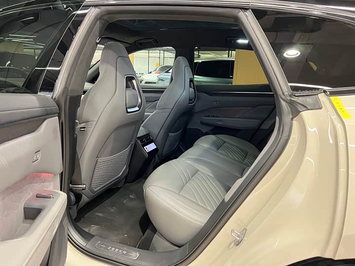 Фото 9 - Zeekr 001