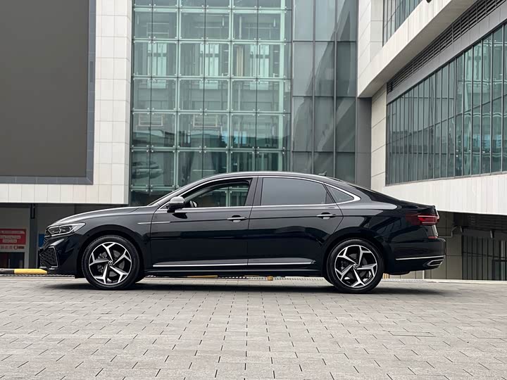 Фото 3 - Volkswagen Passat