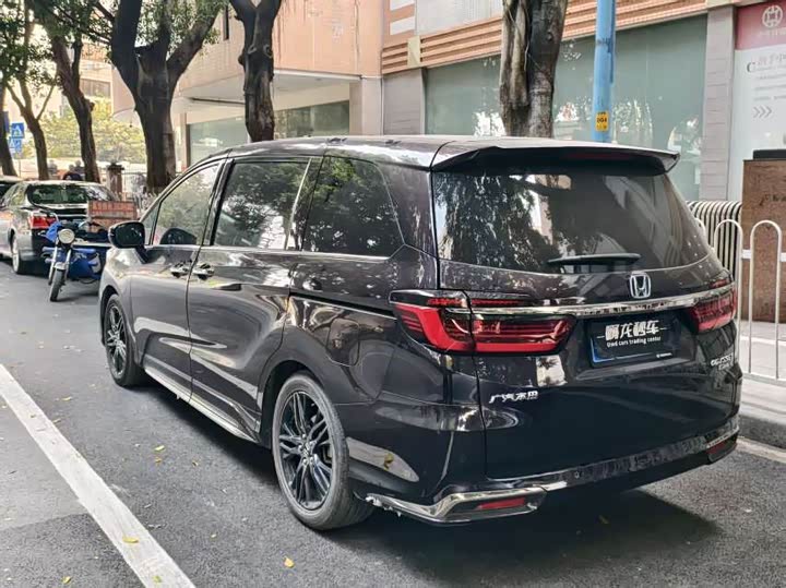 Фото 4 - Honda Odyssey