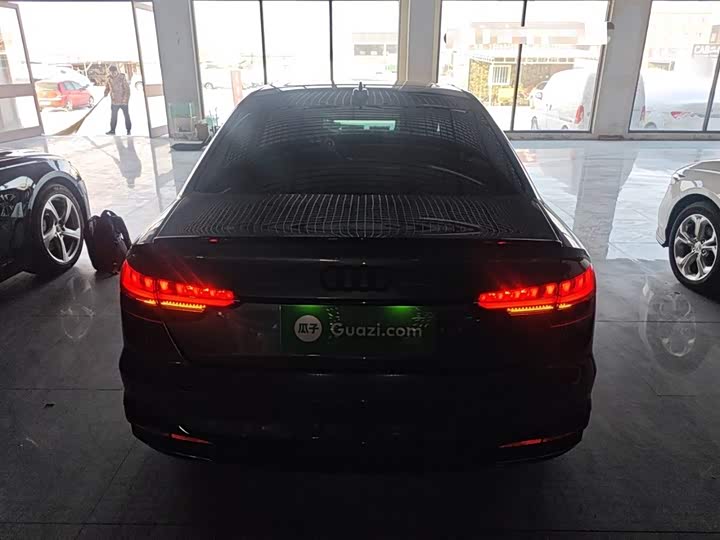 Фото 6 - Audi A4L