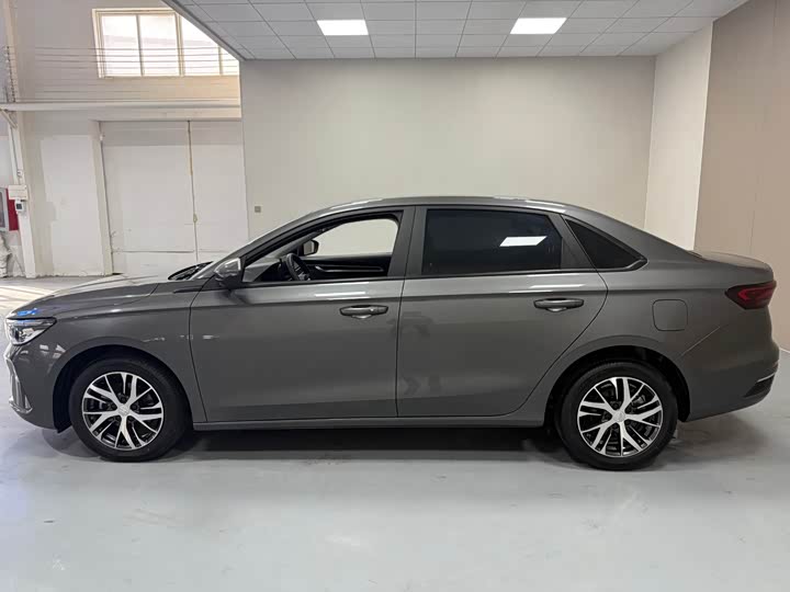 Фото 7 - Geely Emgrand