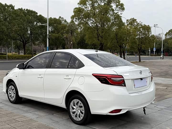 Фото 4 - Toyota Vios